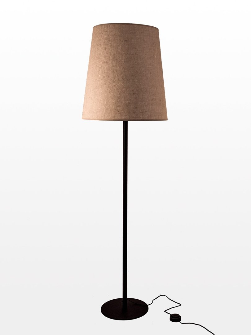 LAMPARA DE PIE NEGRA RUSTICA BASE REDONDA - PANT. ARPILLERA
